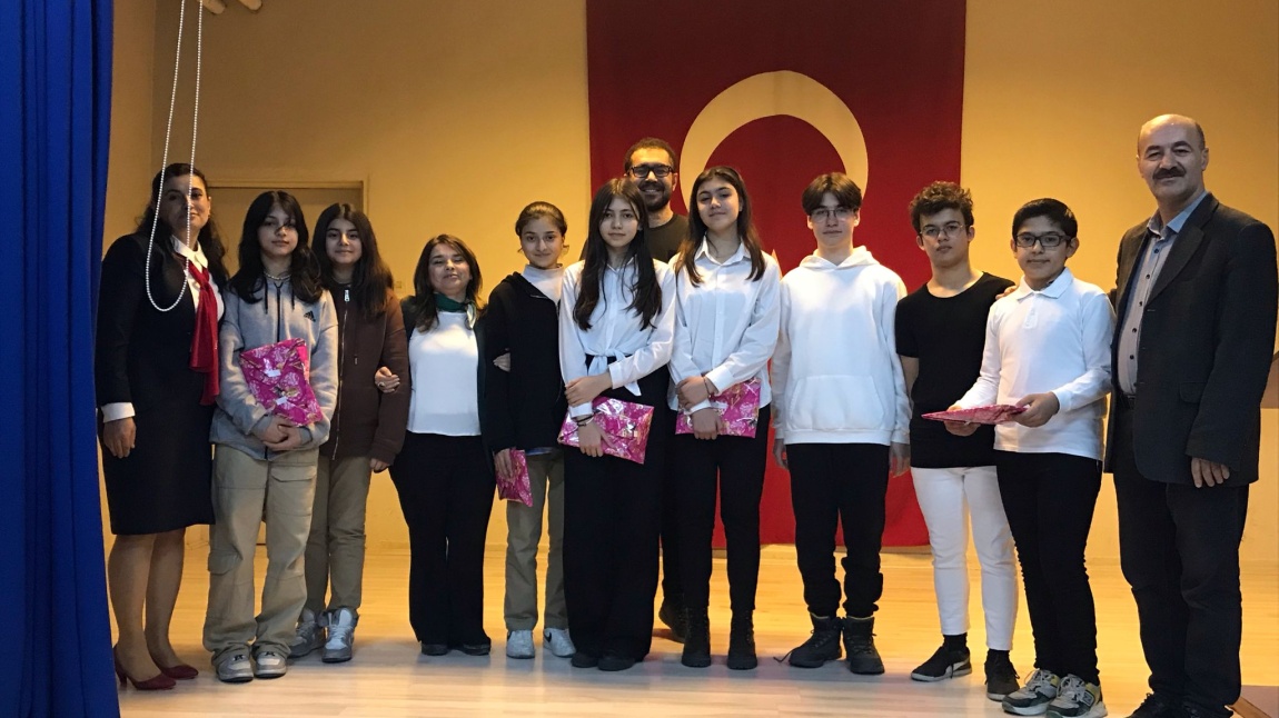 İstiklal Marşı’nı en güzel okuma yarışmasında dereceye giren öğrencilerimize ödülleri törenle verildi